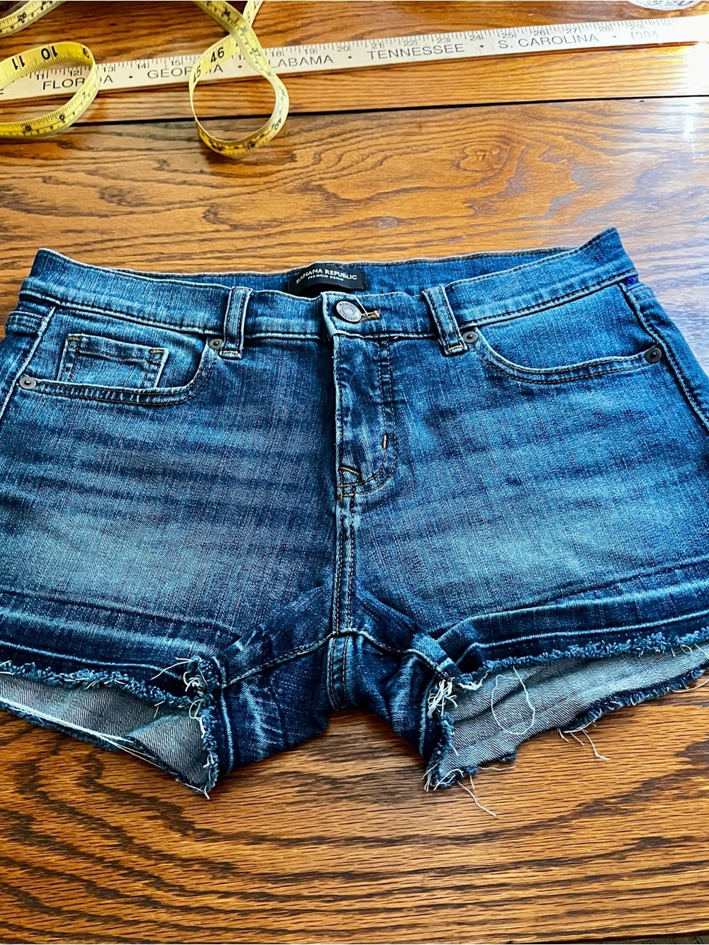 Banana  Republic Dark Blue Frayed Hem Women's Denim Shorts cut-Offs Sz 0
